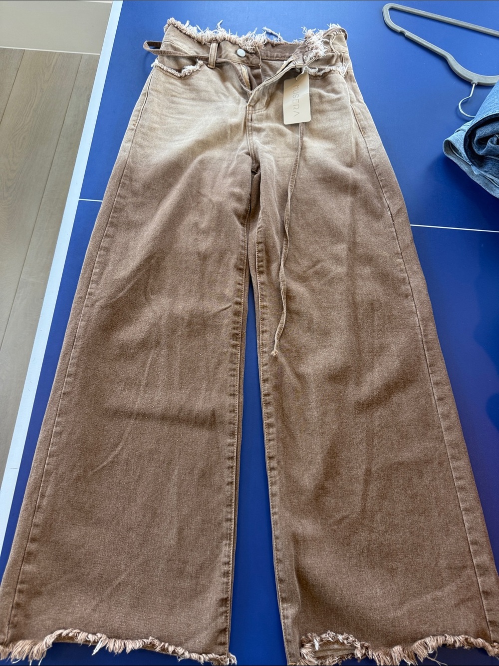 Wide-Leg Frayed Hem Musera Jeans — Brown size 25 NWT